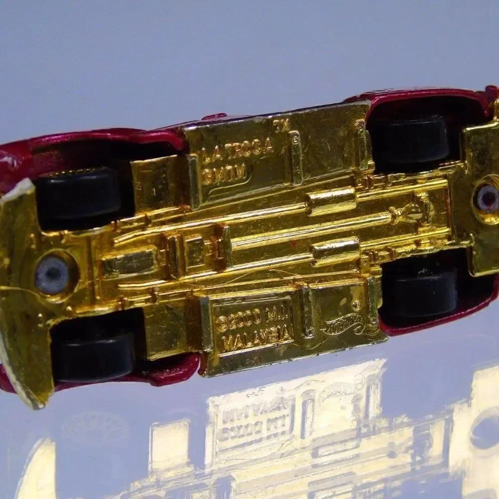 Vintage 2000 Hotwheels La Troca GM TM Red Gold Diecast Toy Car